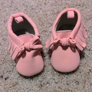 Old Navy Pink Fringe Baby Moccasins with Bow